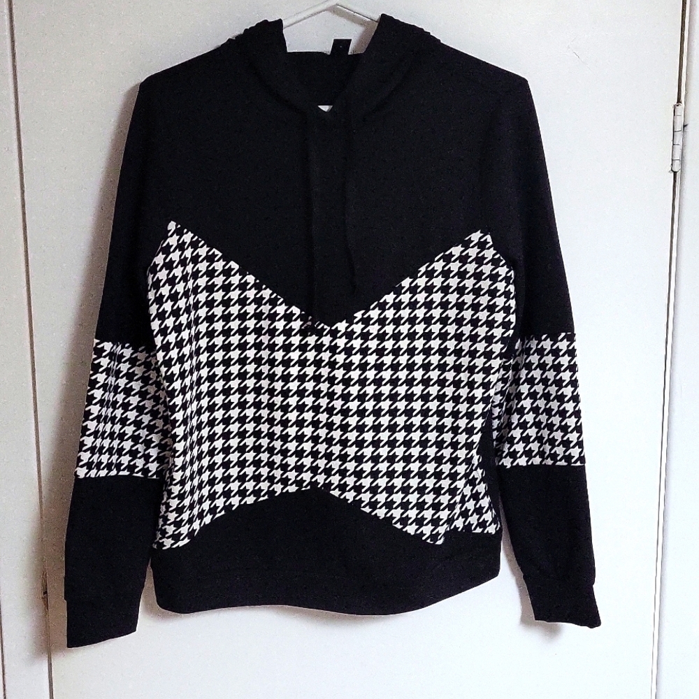 Shein Pre-Owned Black color women's hoodies.